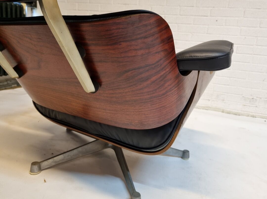 Eames Lounge chair & ottoman by Charles & Ray Eames for Herman Miller