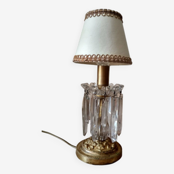 Lampe rococo , pied en bronze ciselé, pampilles pendeloques en cristal
