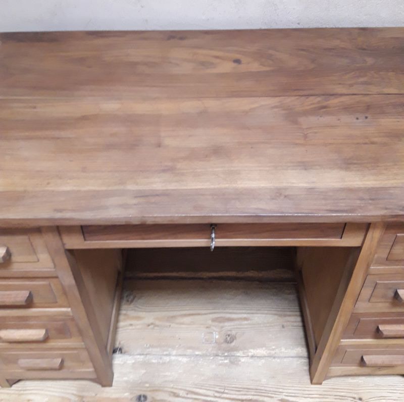 Minister's desk in walnut with drawers