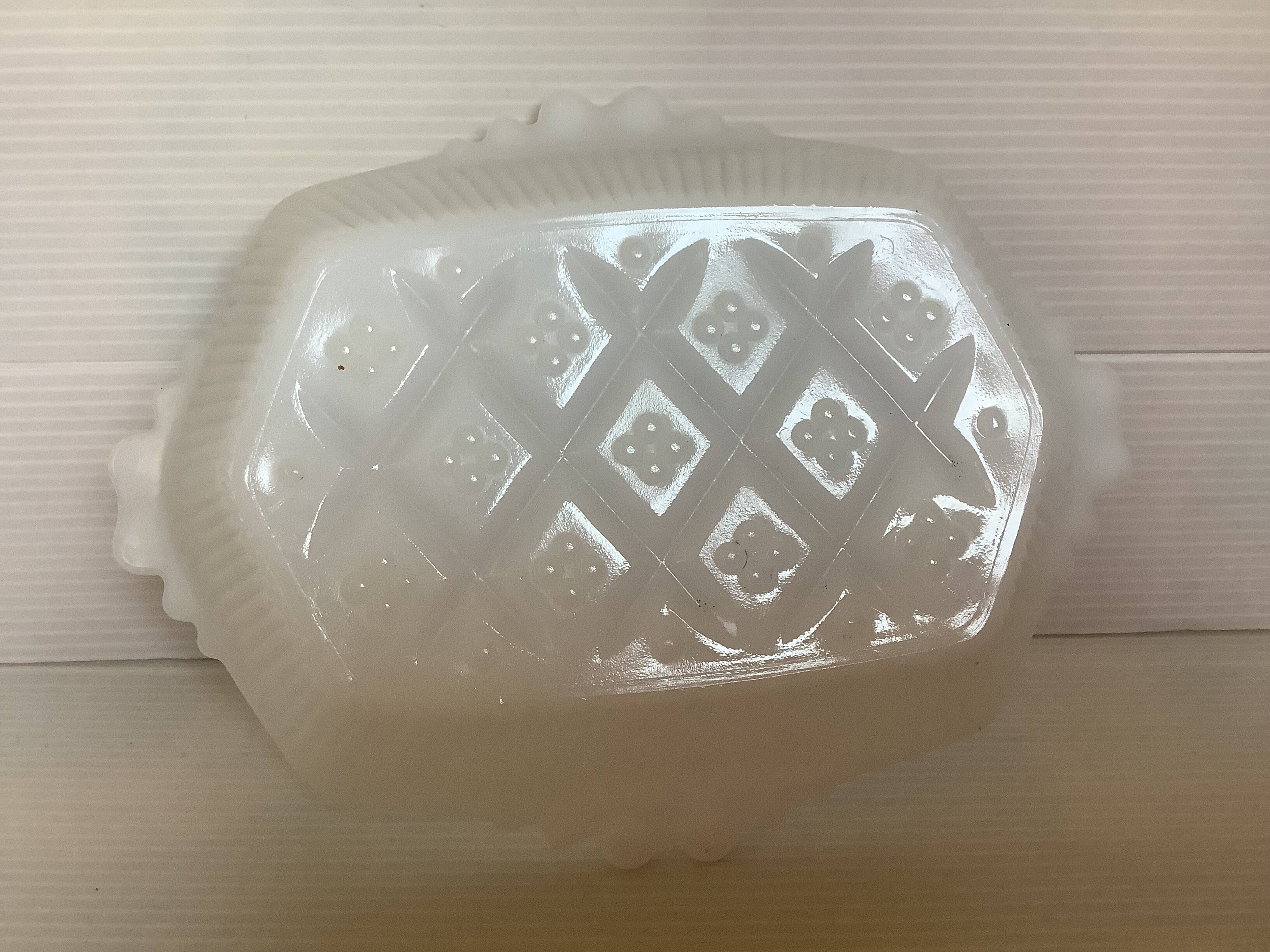 Beaded opaline ring holder tray