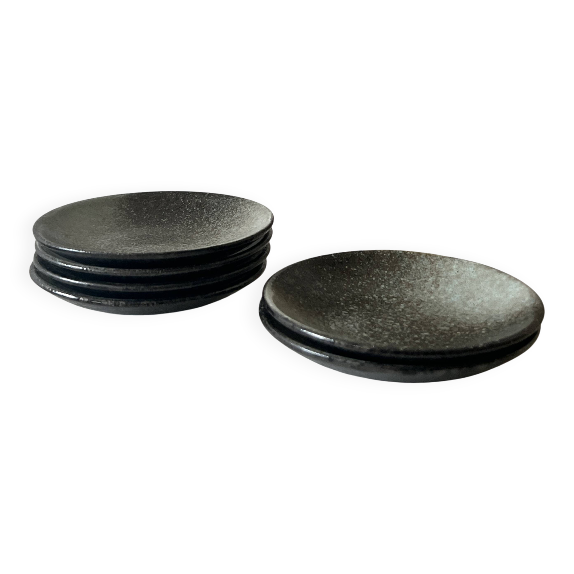 Handmade round ceramic bowls made of Japanese stoneware.