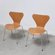 Pair of 'Series 7' chairs in oak by Arne Jacobsen for Fritz Hansen, 1955