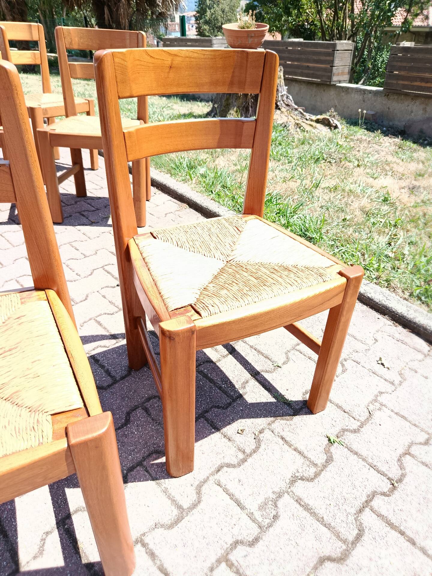 8 brutalist chairs in elm (Regain)