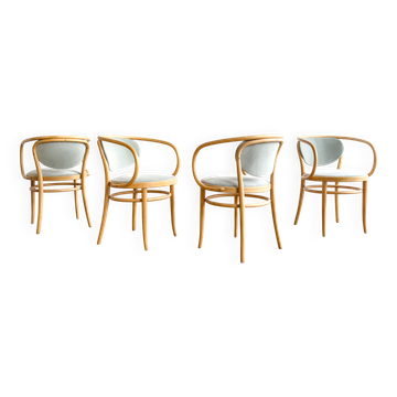 Ensemble de 4 fauteuils Thonet modèle 210P en hêtre avec velours vert sauge