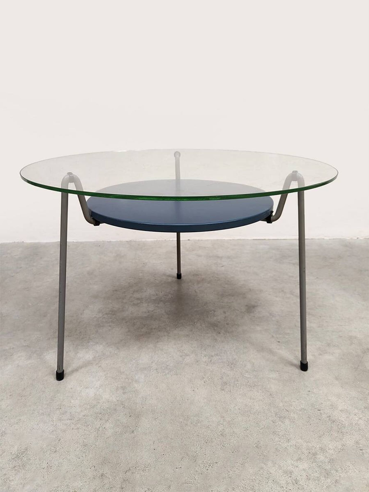 Vintage design 'Mug' coffee table model 535 Wim Rietveld Gispen 1953