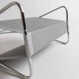 Porte-revues en métal chromé argenté vintage par Mascagni – design perforé, style futuriste, Italie années 1970