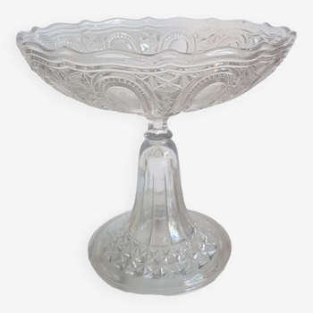 Coupe sur pied en verre moulé