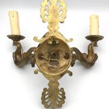 Antique bronze wall light with arm decorated with swans and palmettes in the Empire style