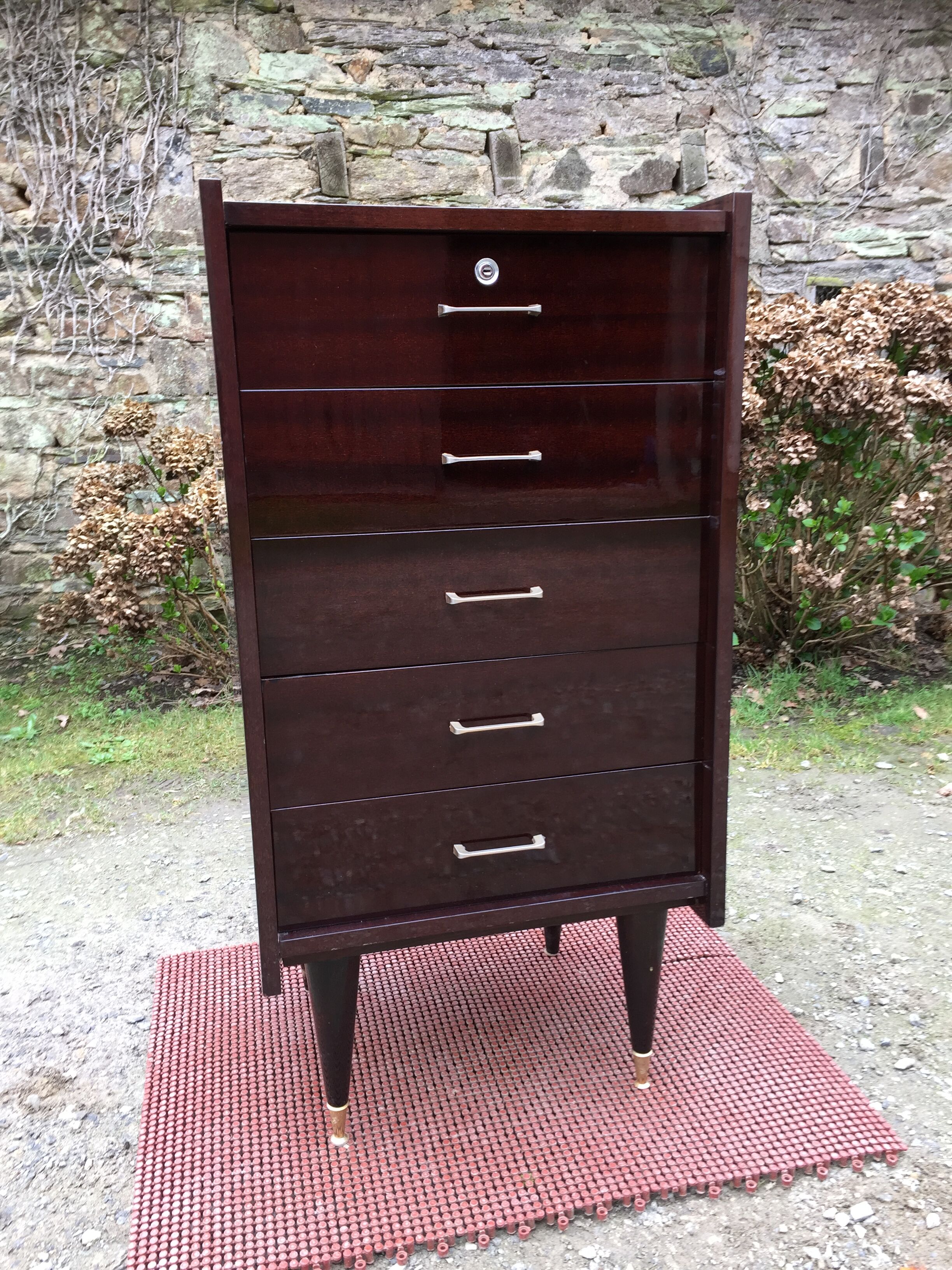 Vintage rag chest of drawers in varnished mahogany