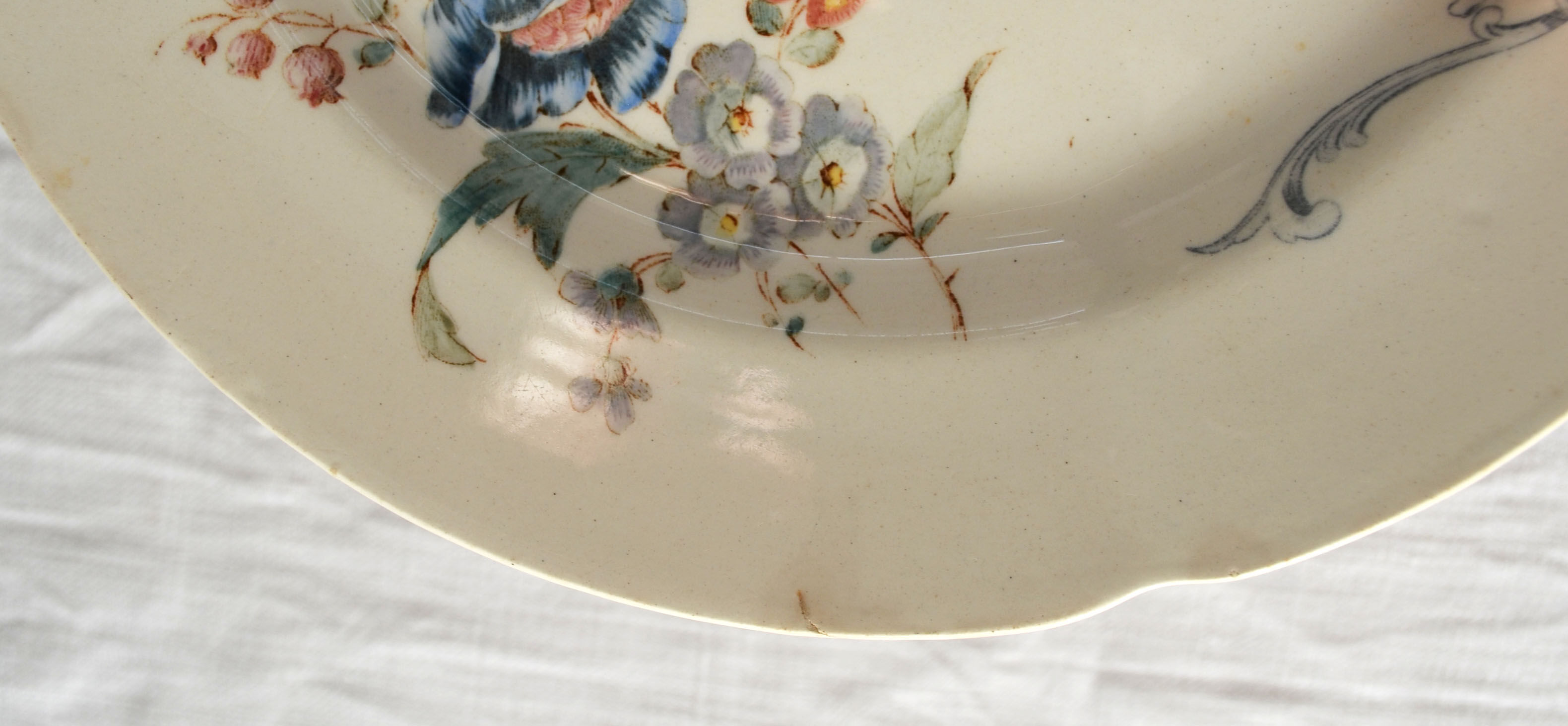 5 assiettes terre de fer polychrome hb Choisy le roi