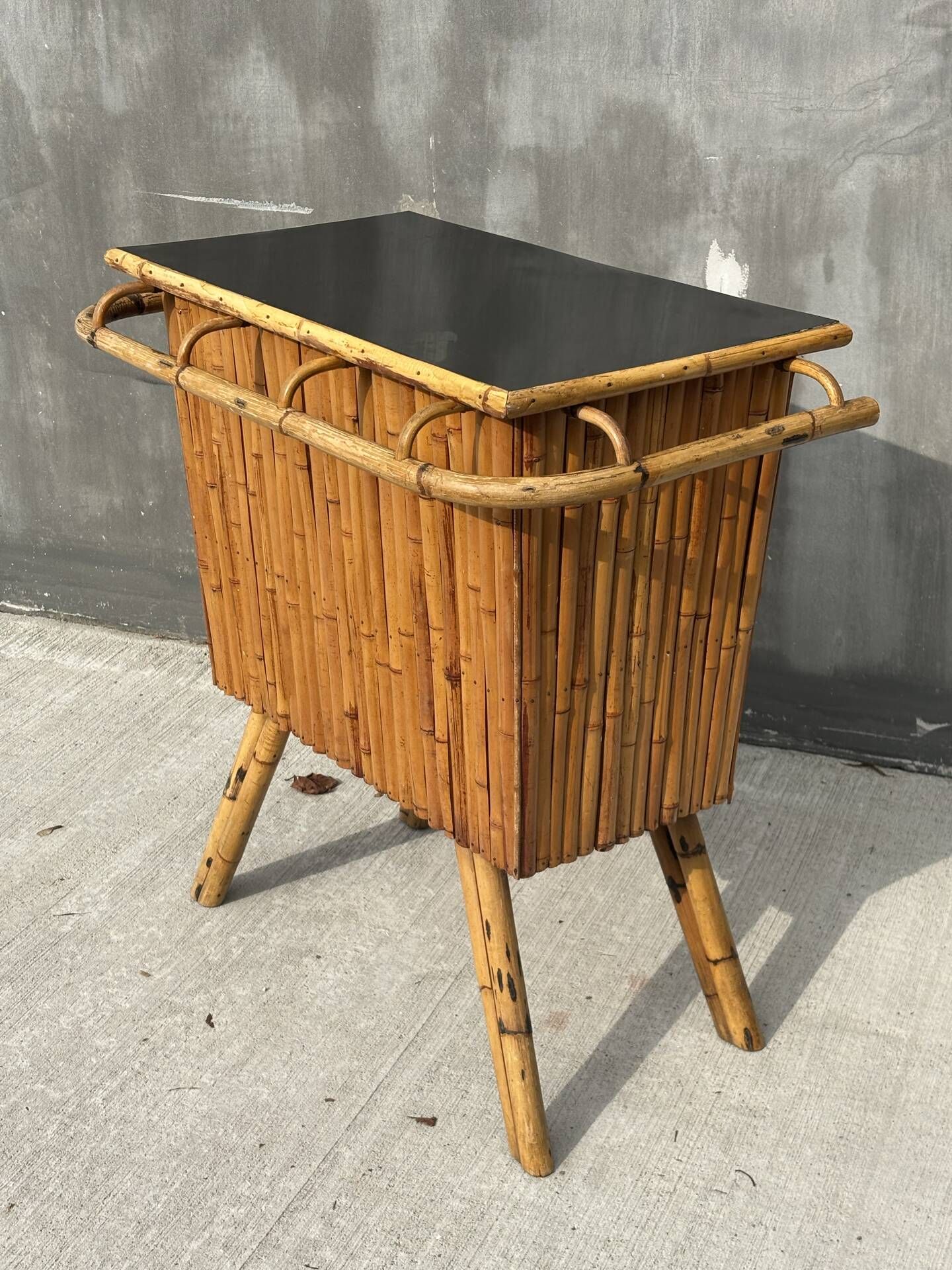 Vintage bamboo Tiki bar – 1950s-1960s