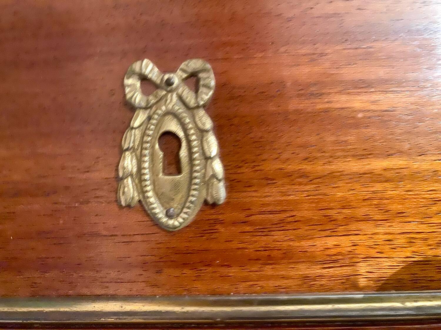 Louis XVI Weekly chest