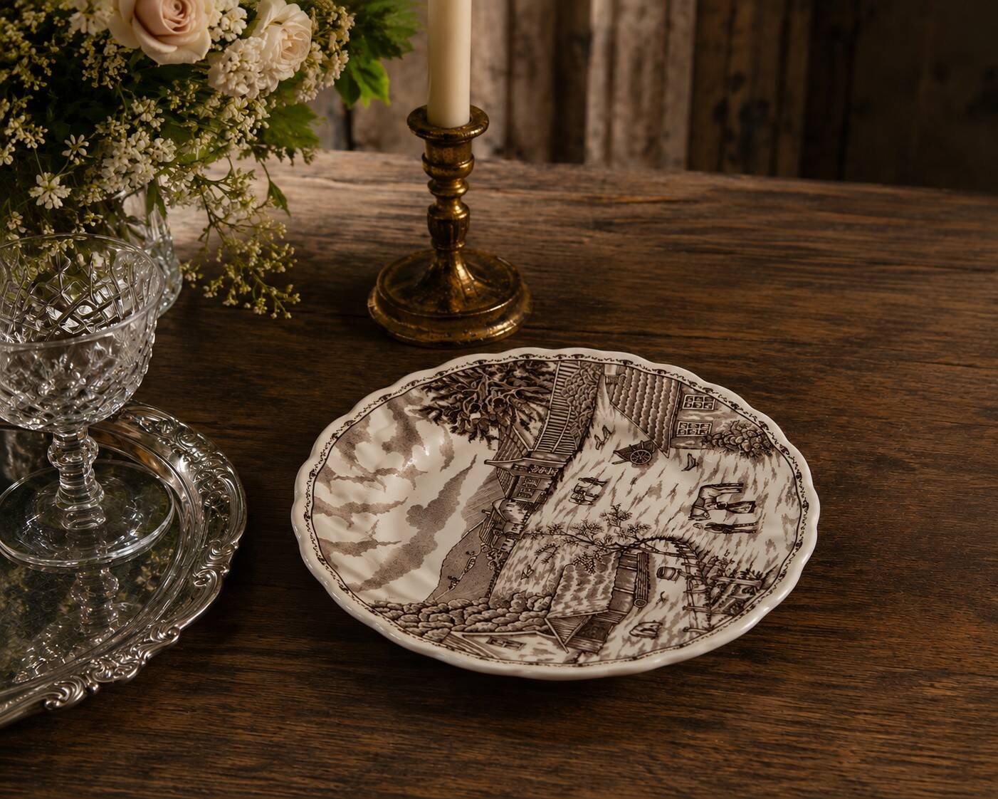 8 old pieces with English decoration – Mismatched collection