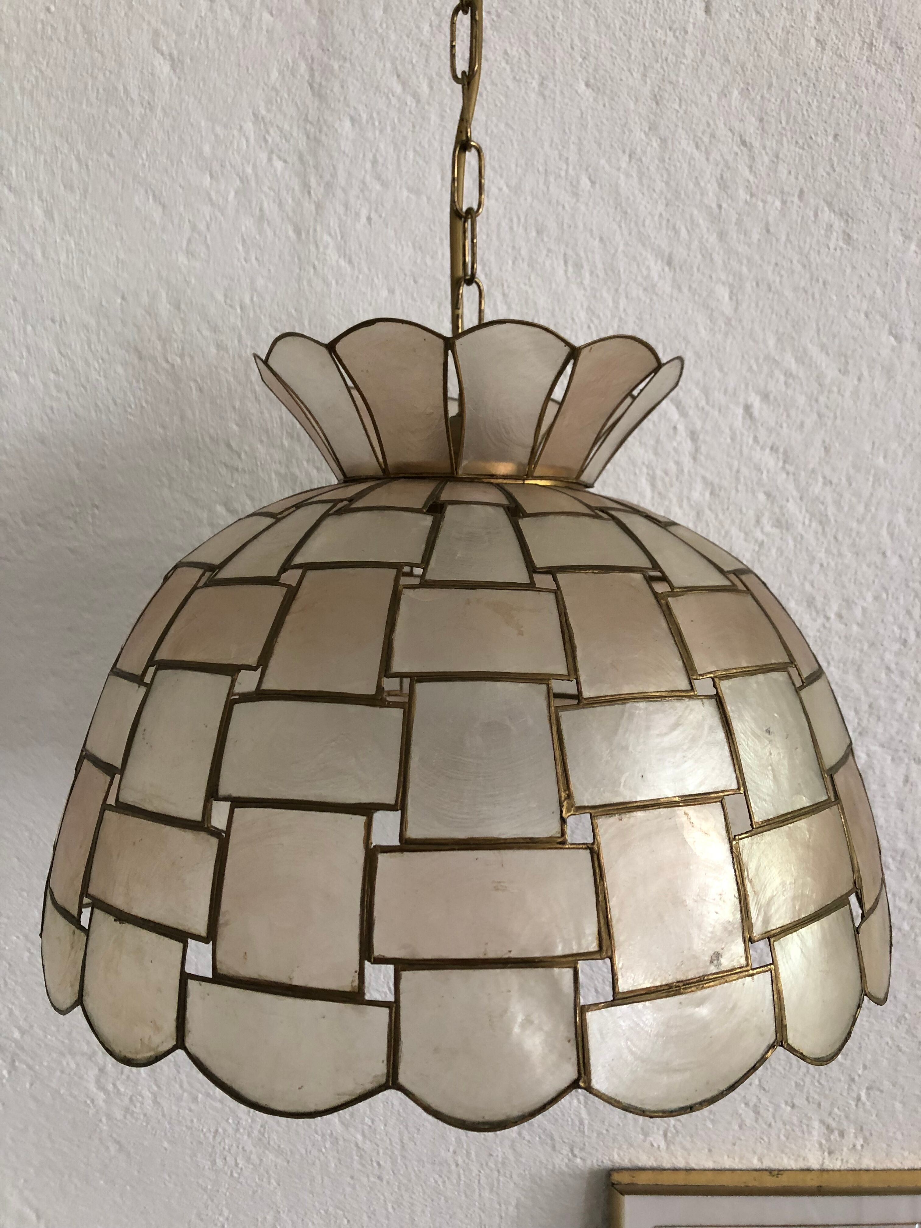 Mother-of-pearl hanging lamp