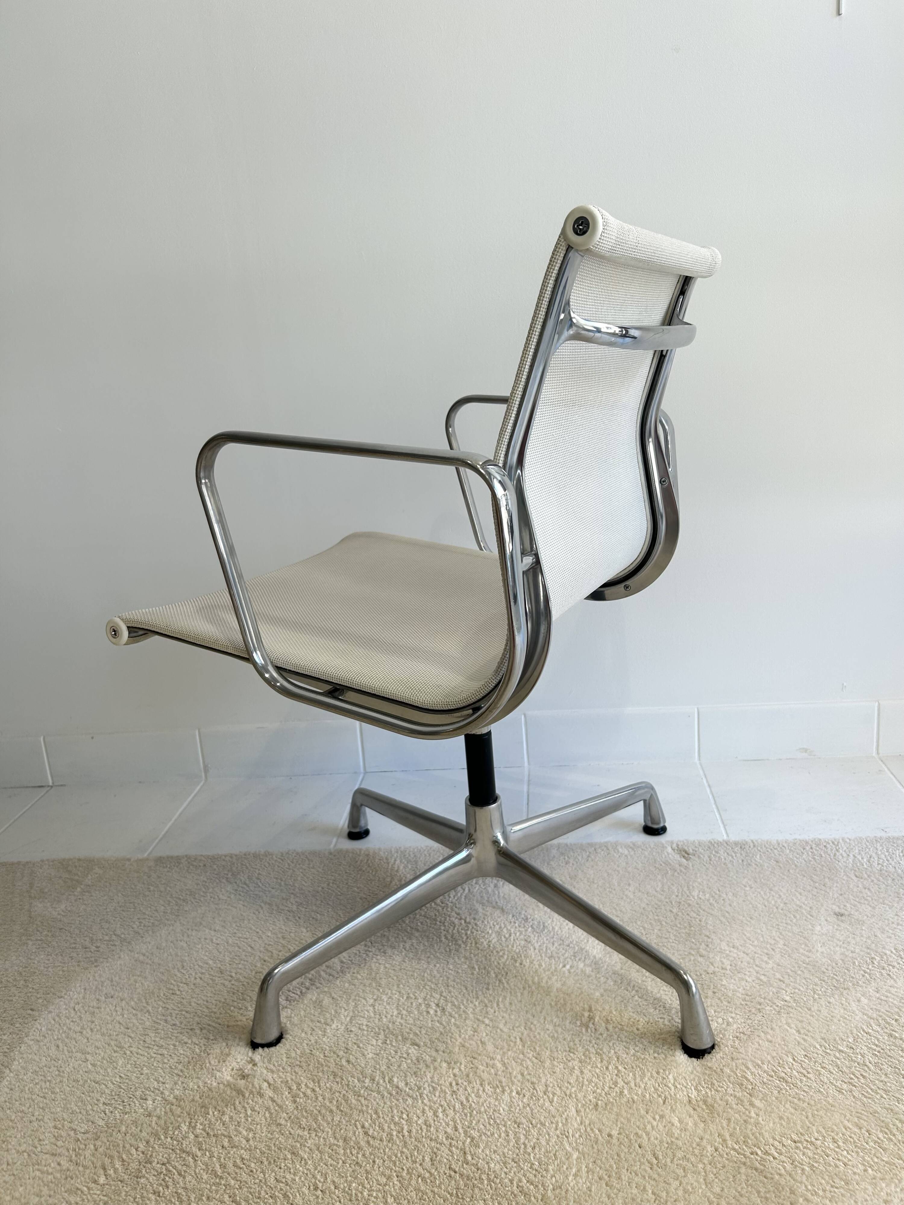 Eames EA108 swivel chair Vitra