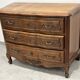 Commode de style Louis XV en bois naturel