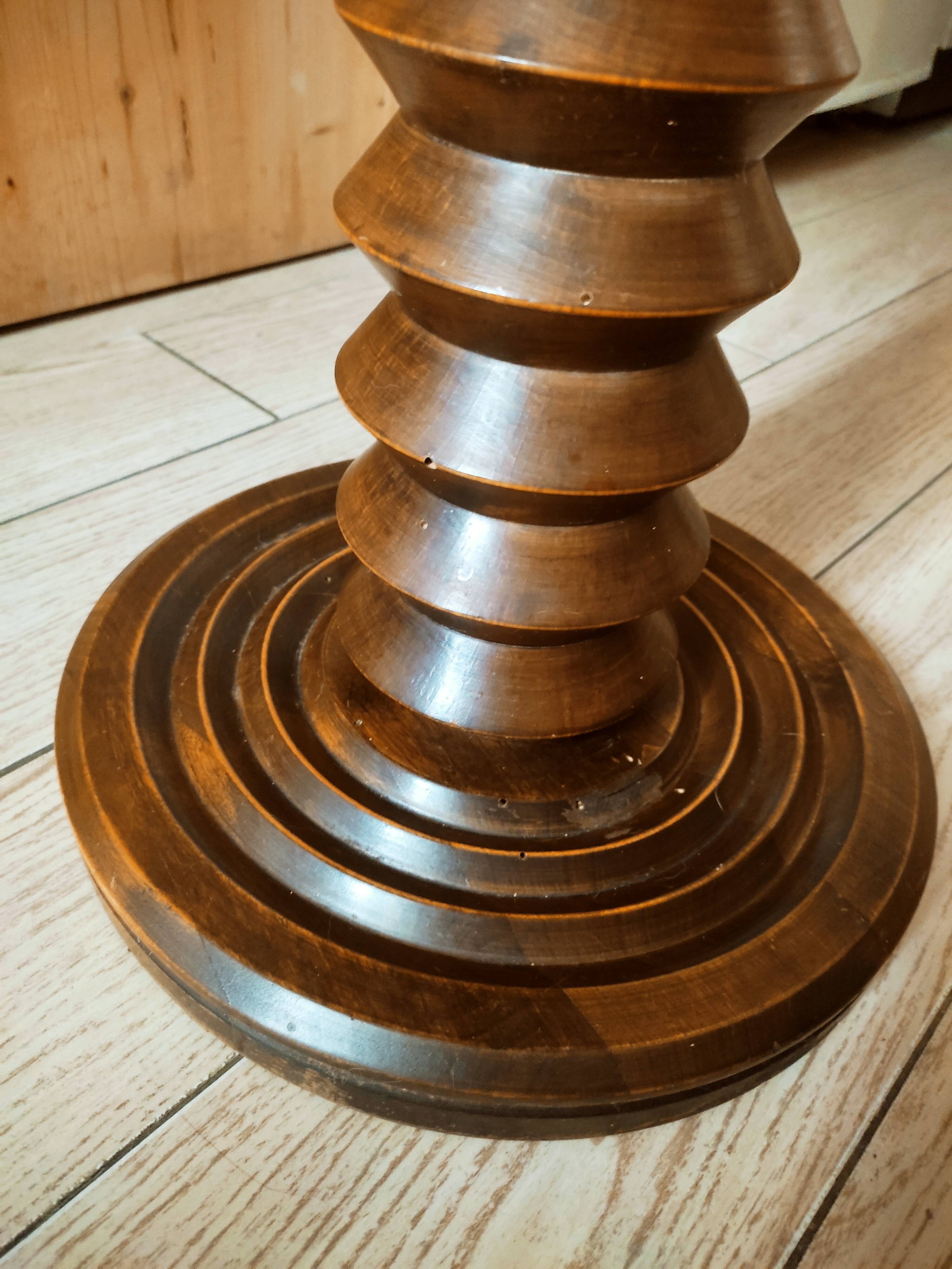 Art deco side table in chene