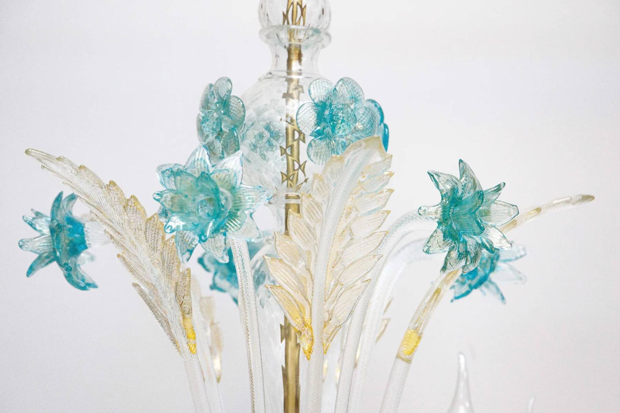 Venetian chandelier in Murano glass with 6 lights, white and blue.