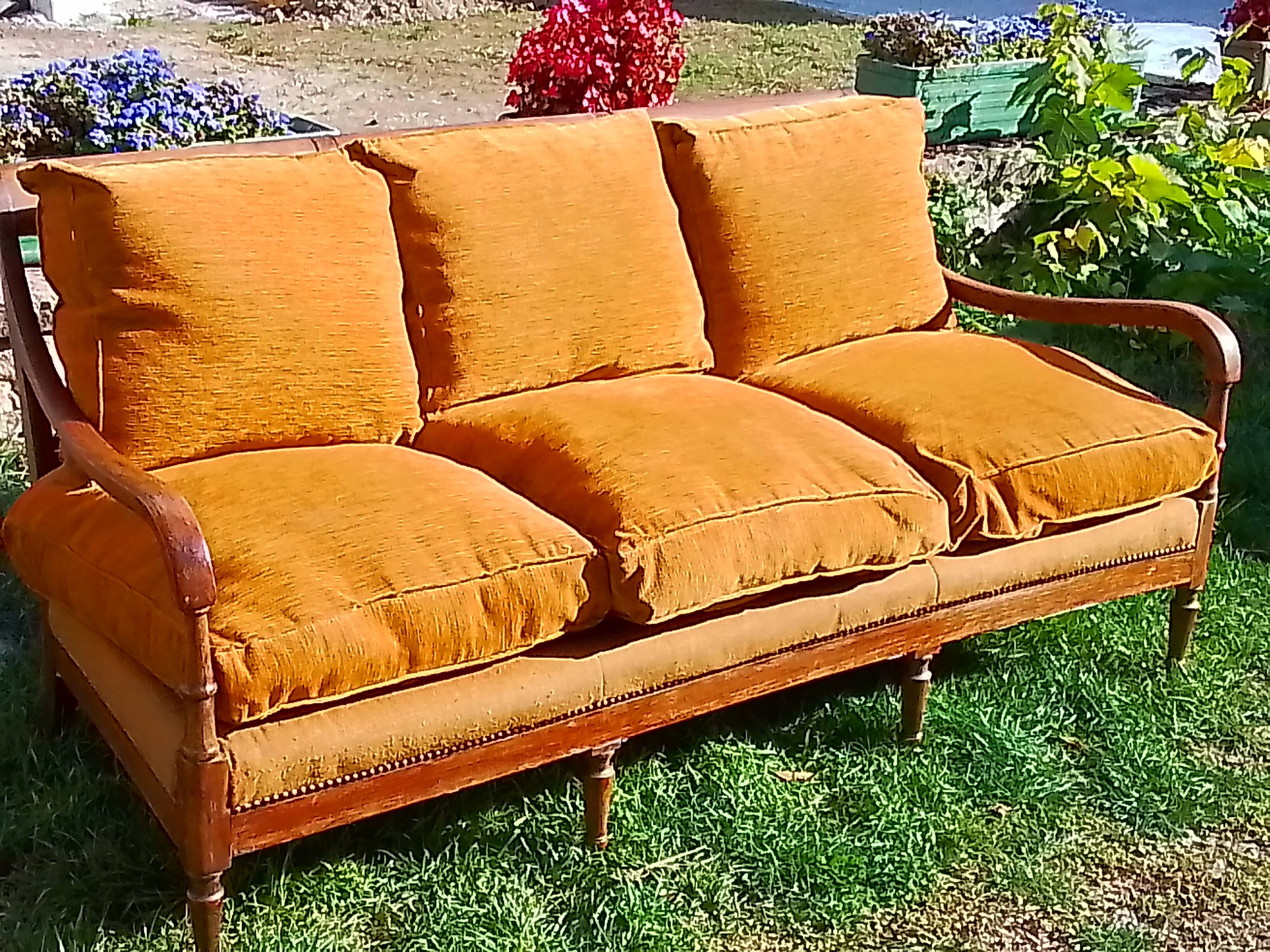 3-seater wooden sofa benches and feather seats