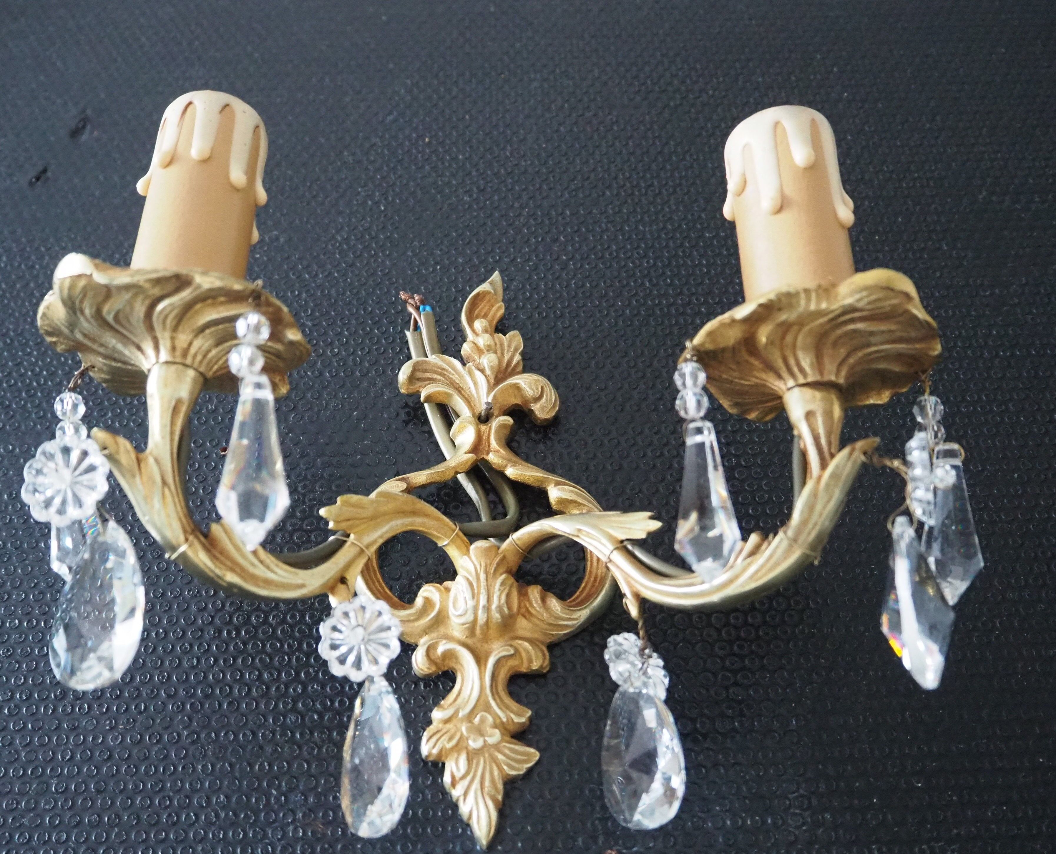 Pair of gilded bronze sconces and crystal pendants