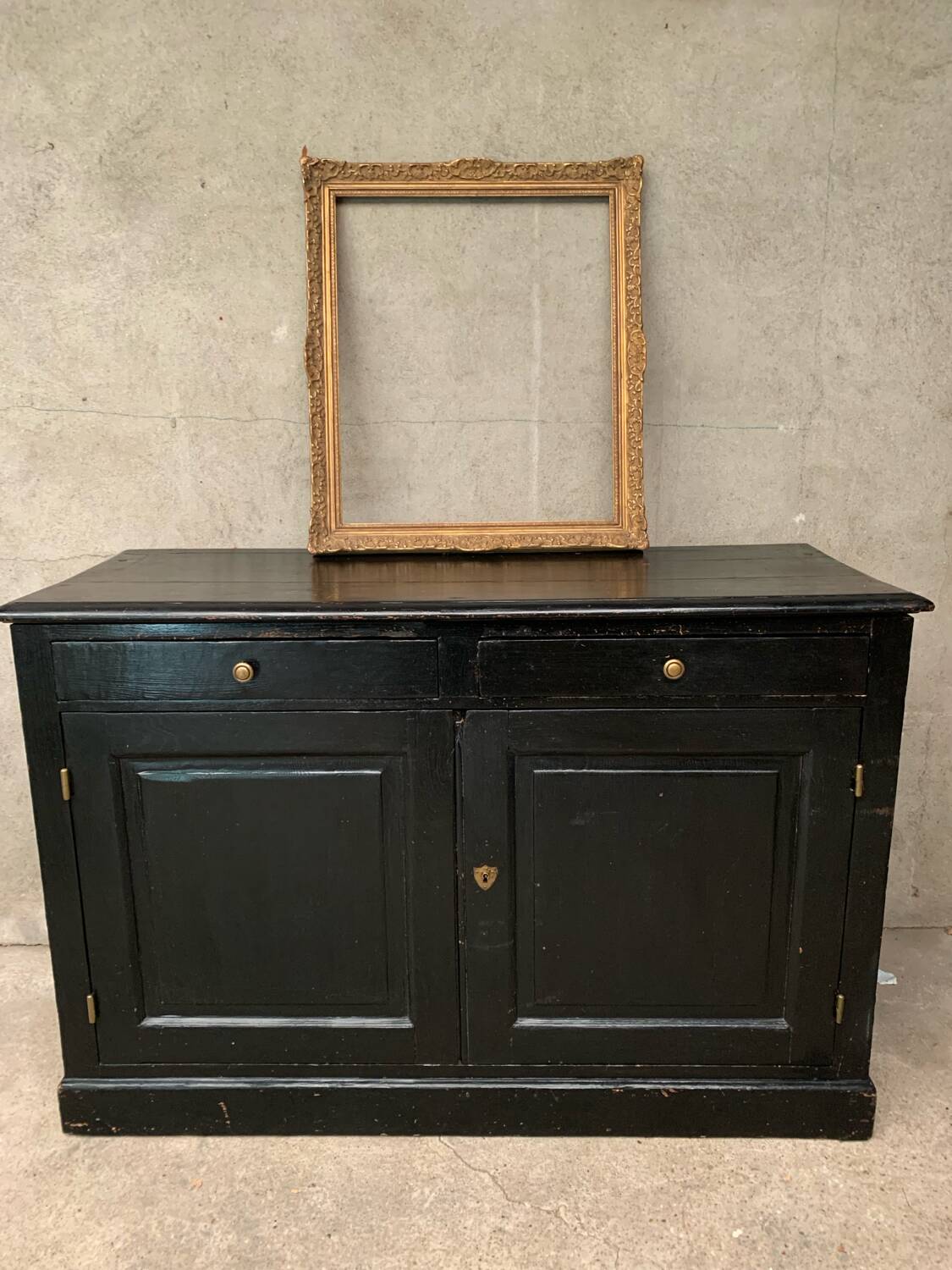 Black Parisian buffet