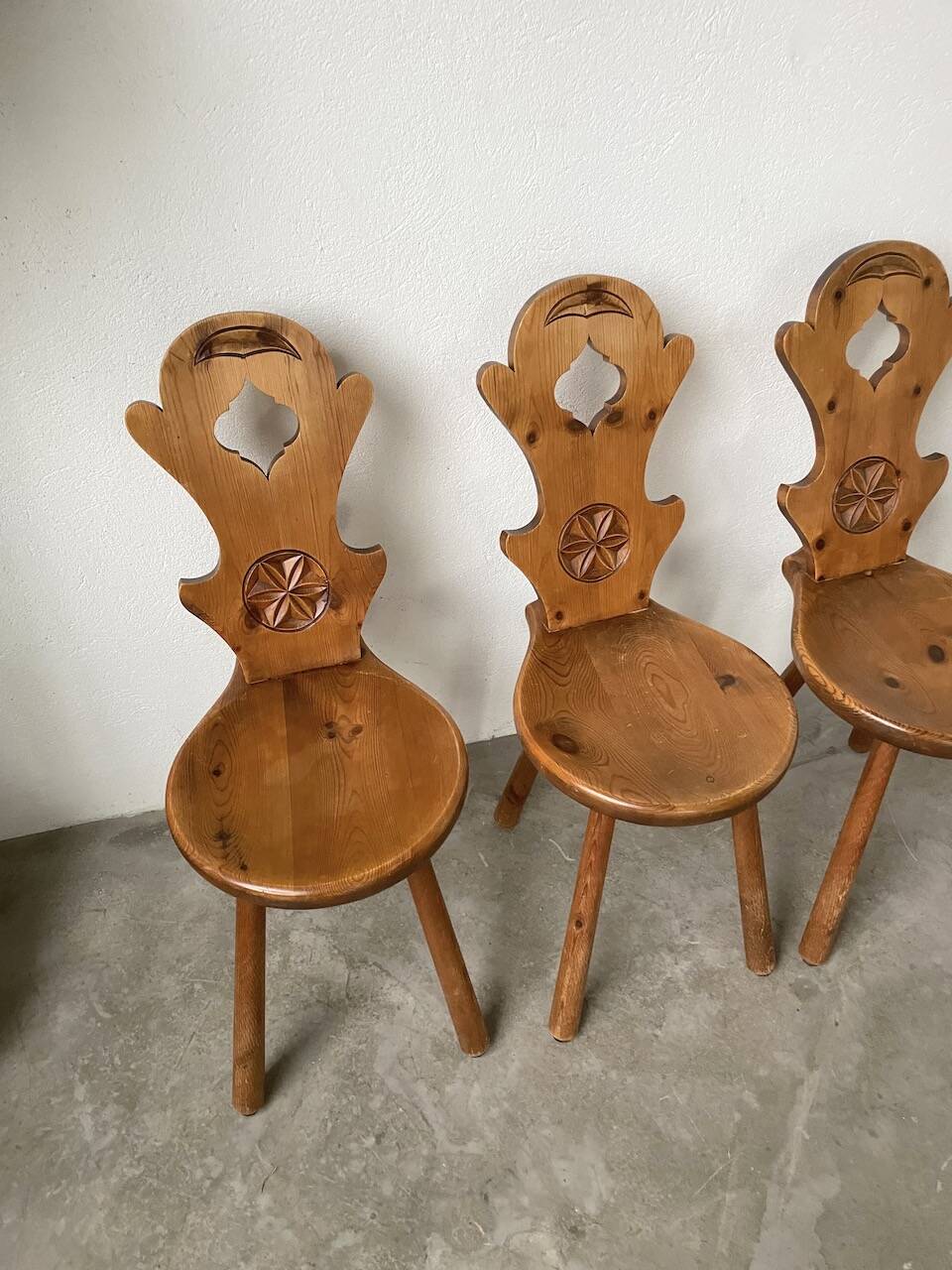 Set of 4 Savoyard pine chairs from the 60s