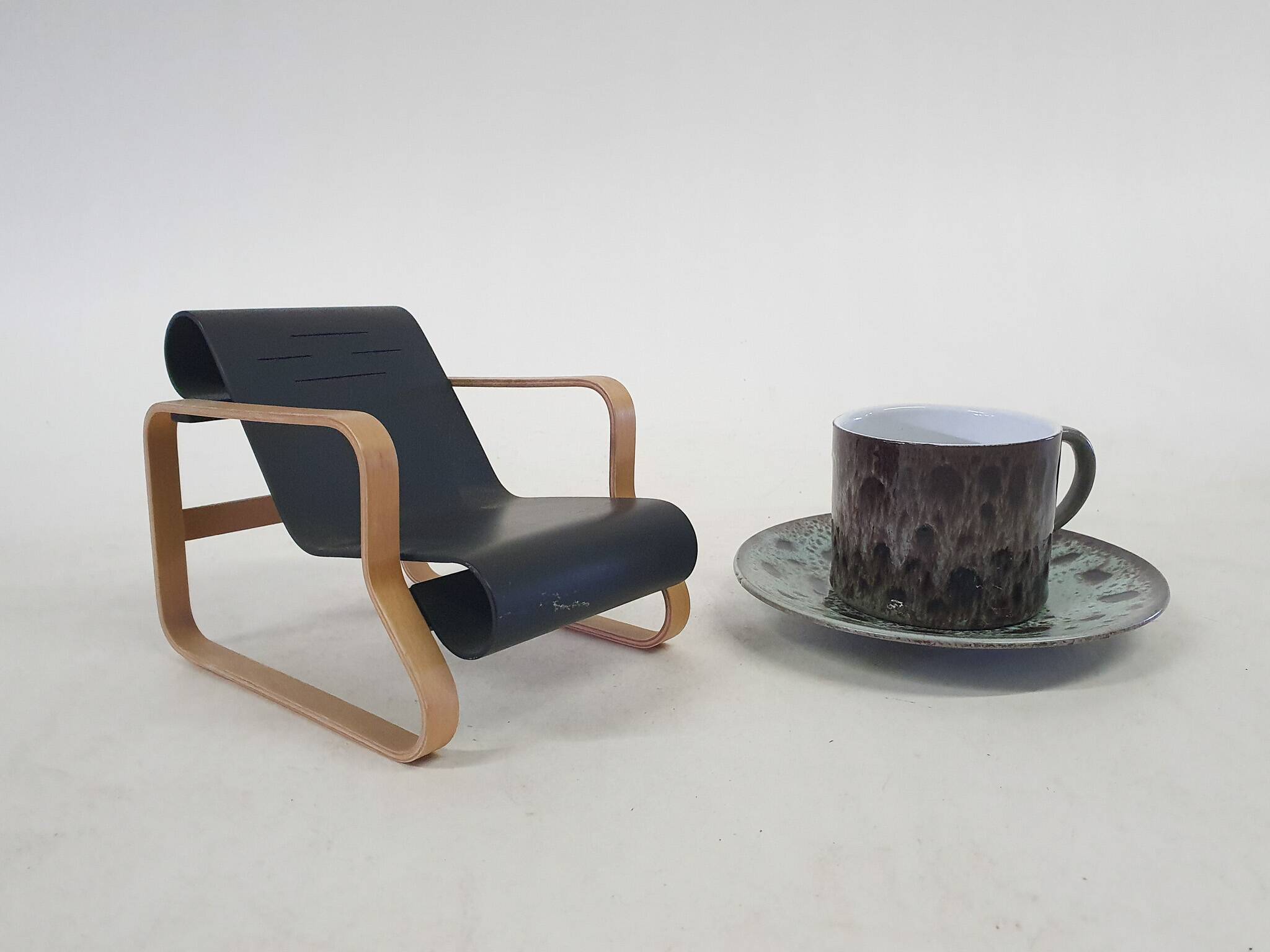 Vitra Miniature collection: Alvar Aalto "41 Paimio " lounge chair
