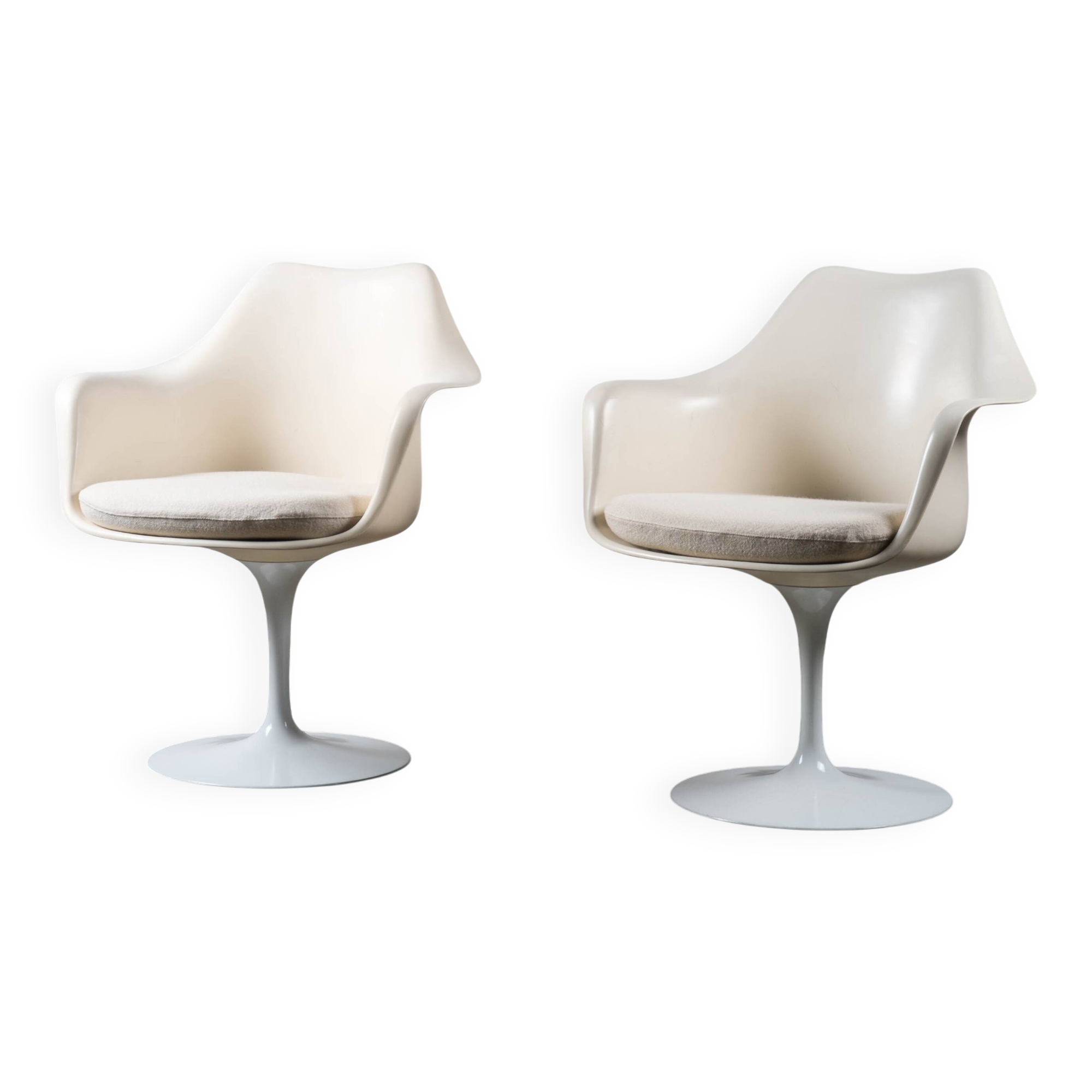 Eero Saarinen - Knoll Tulip armchairs