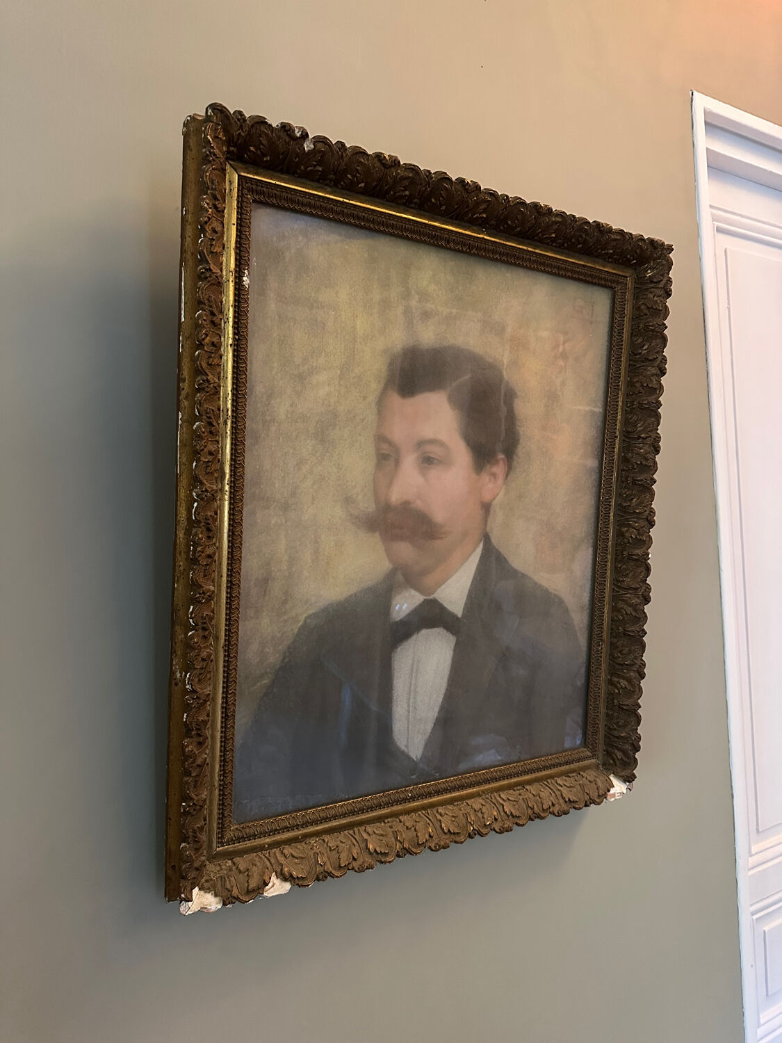 Portrait of a man with a moustache – Original 19th-century pastel – Stucco frame