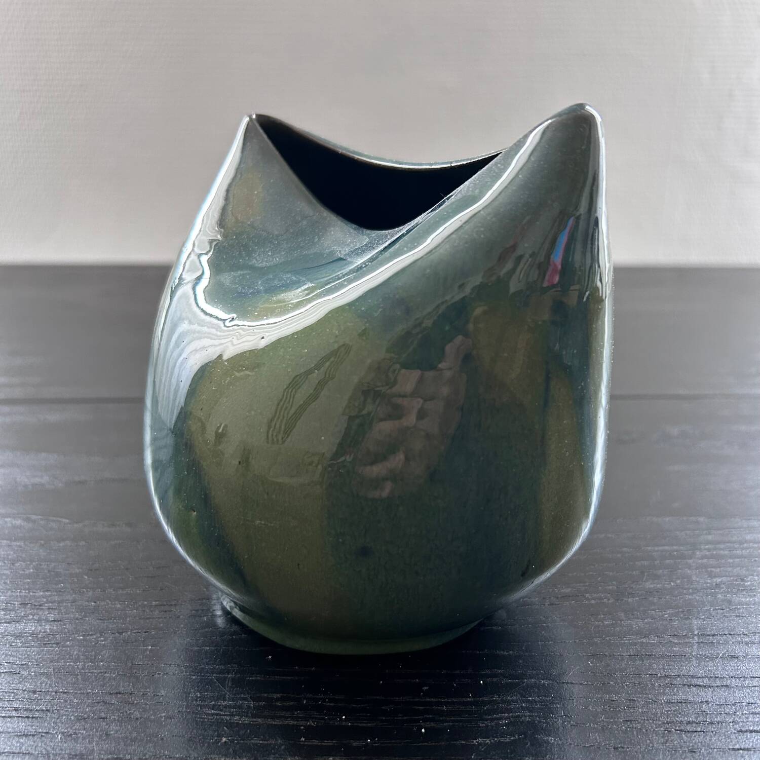 Artist's vase in mixed earth