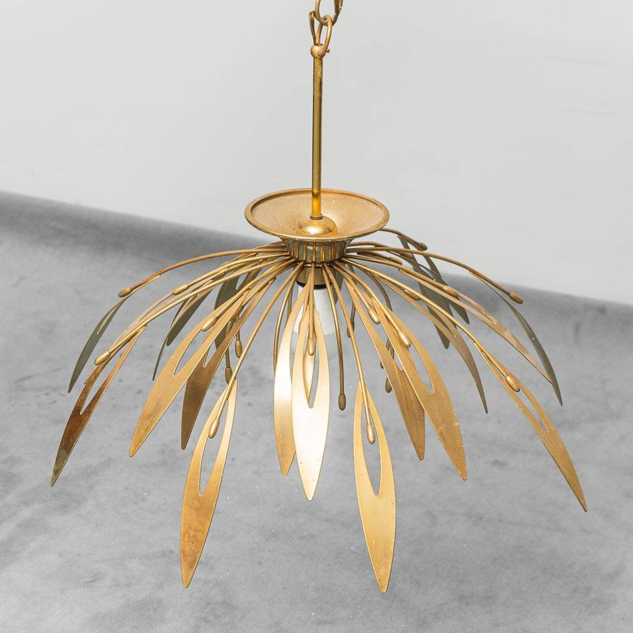 Lampadario en laiton en forme de fleur des années 70 vintage modernariato