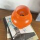 Lampe de table globe en verre opaline orange