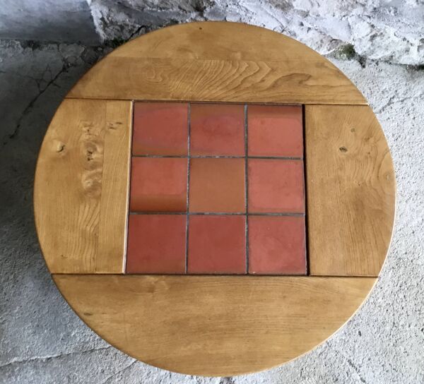 Table basse ronde en orme massif et tomettes - tripode - design 1970