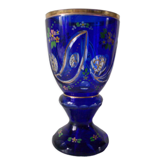 Vase en verre bleu cobalt finement ciselé dorures décor floral émaillé