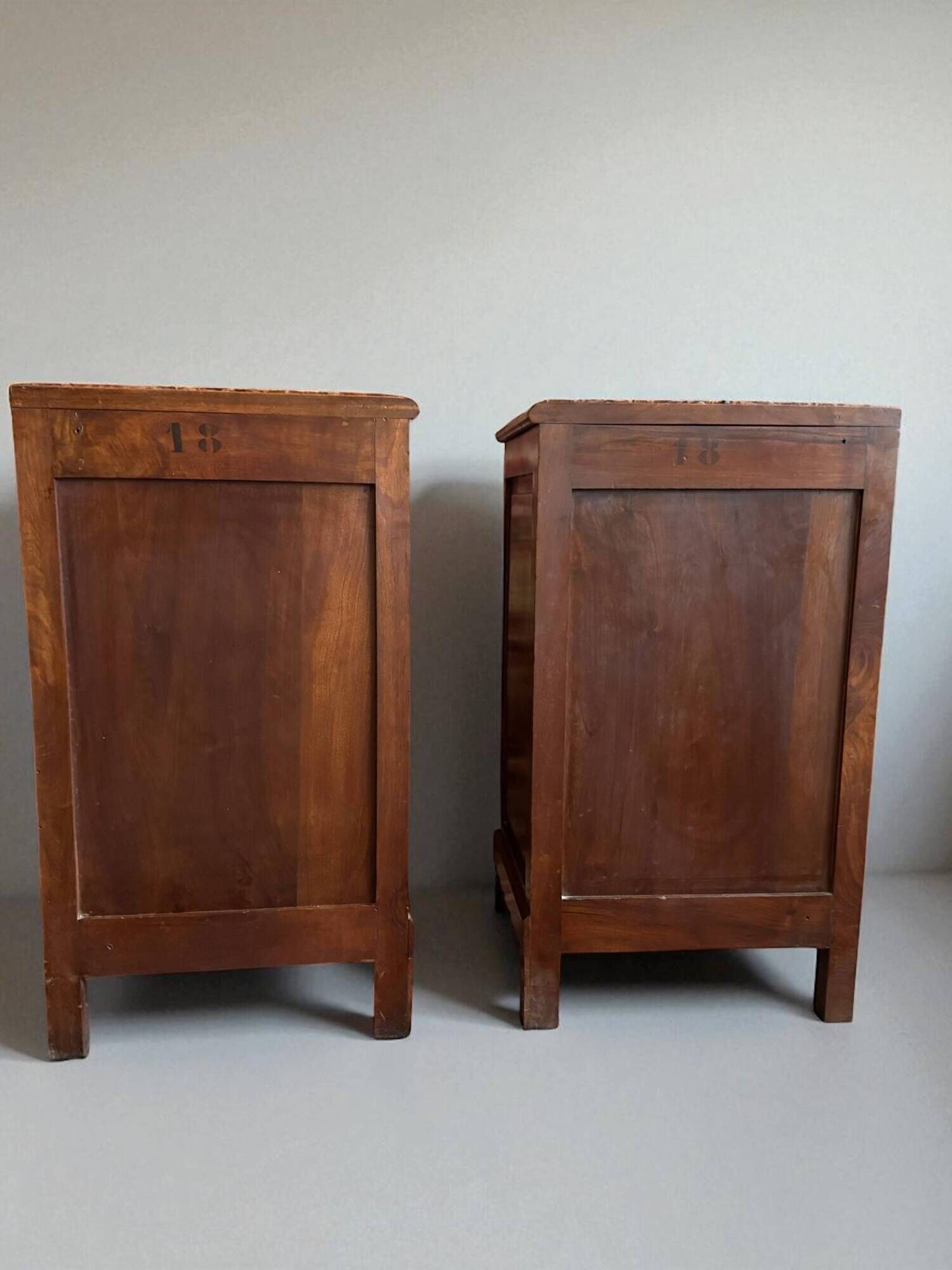 Pair of Art Deco bedside tables from 1930 in carved wood and red marble