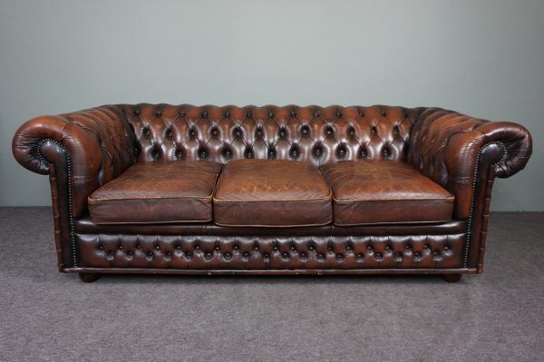 Chesterfield sofa 2.5 seats in cowhide leather