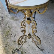 Table ronde en marbre et bronze doré