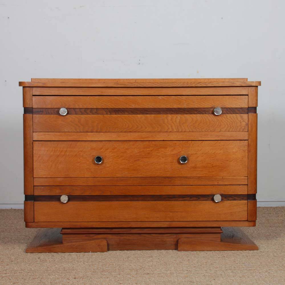 Commode en chêne datant des années 1950
