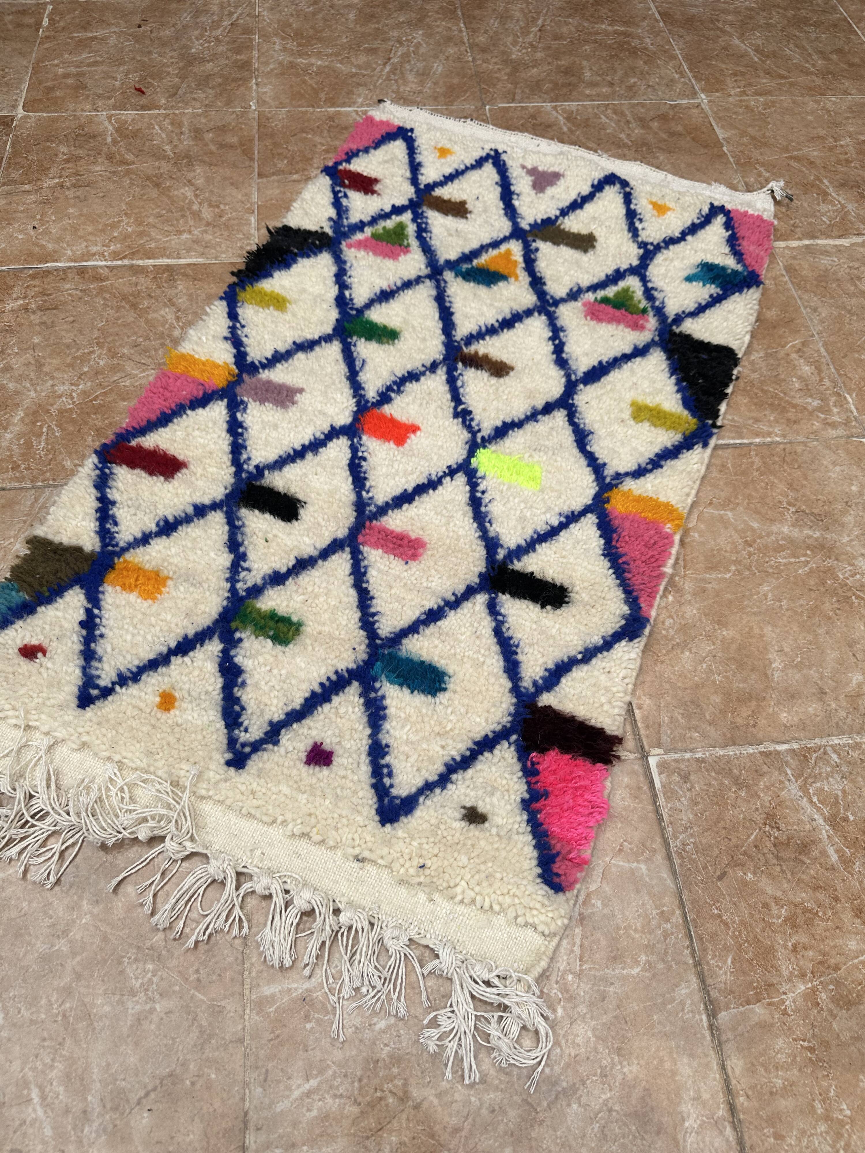 Small handmade Moroccan rug, small Beni Ouarain rug in Berber wool,