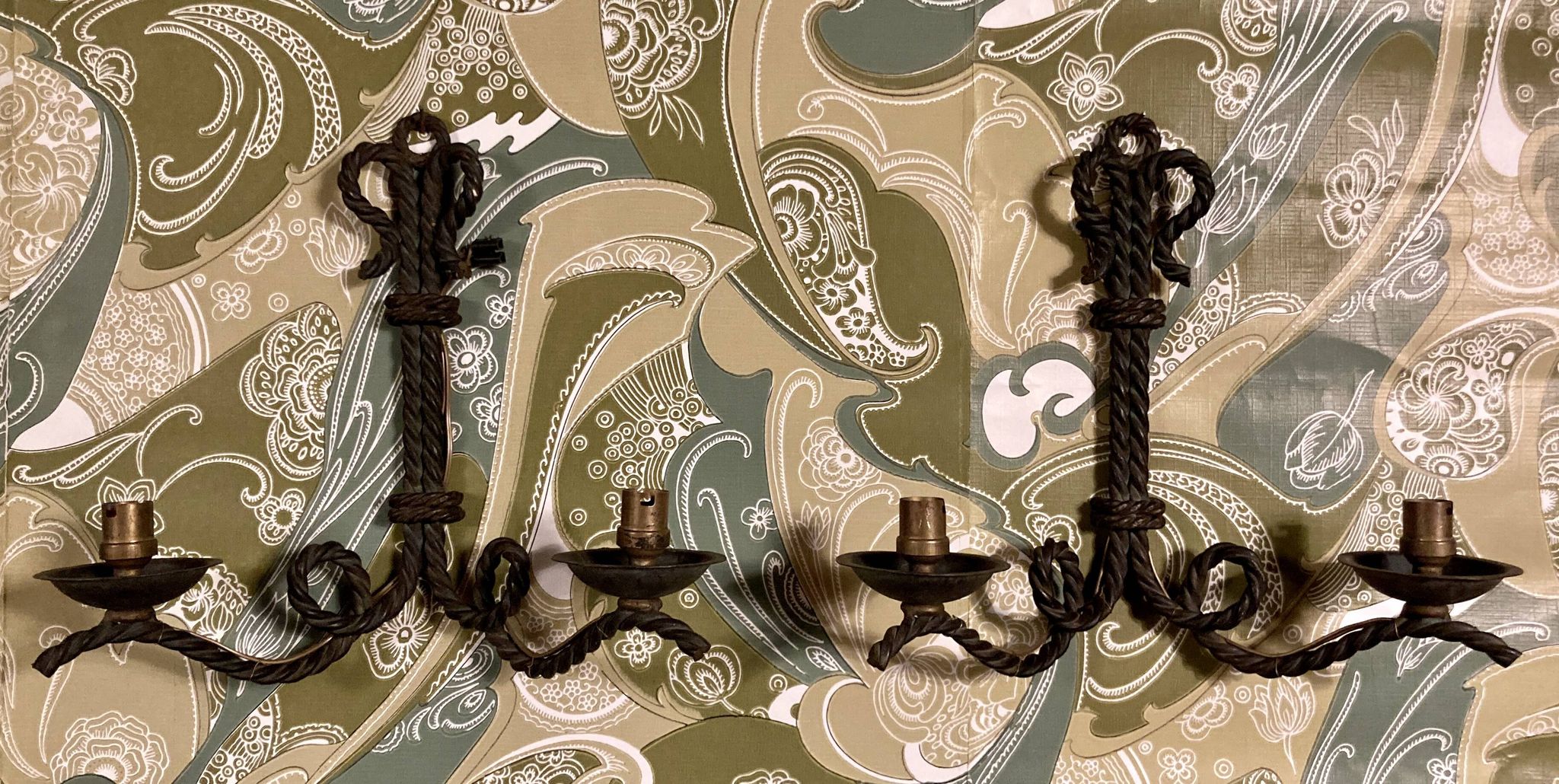 Paire d’appliques en fer forgé cordé