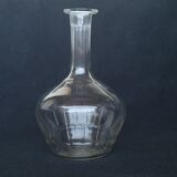 Carafe décanteur forme gondole verre taillé 10 pans cotés plates