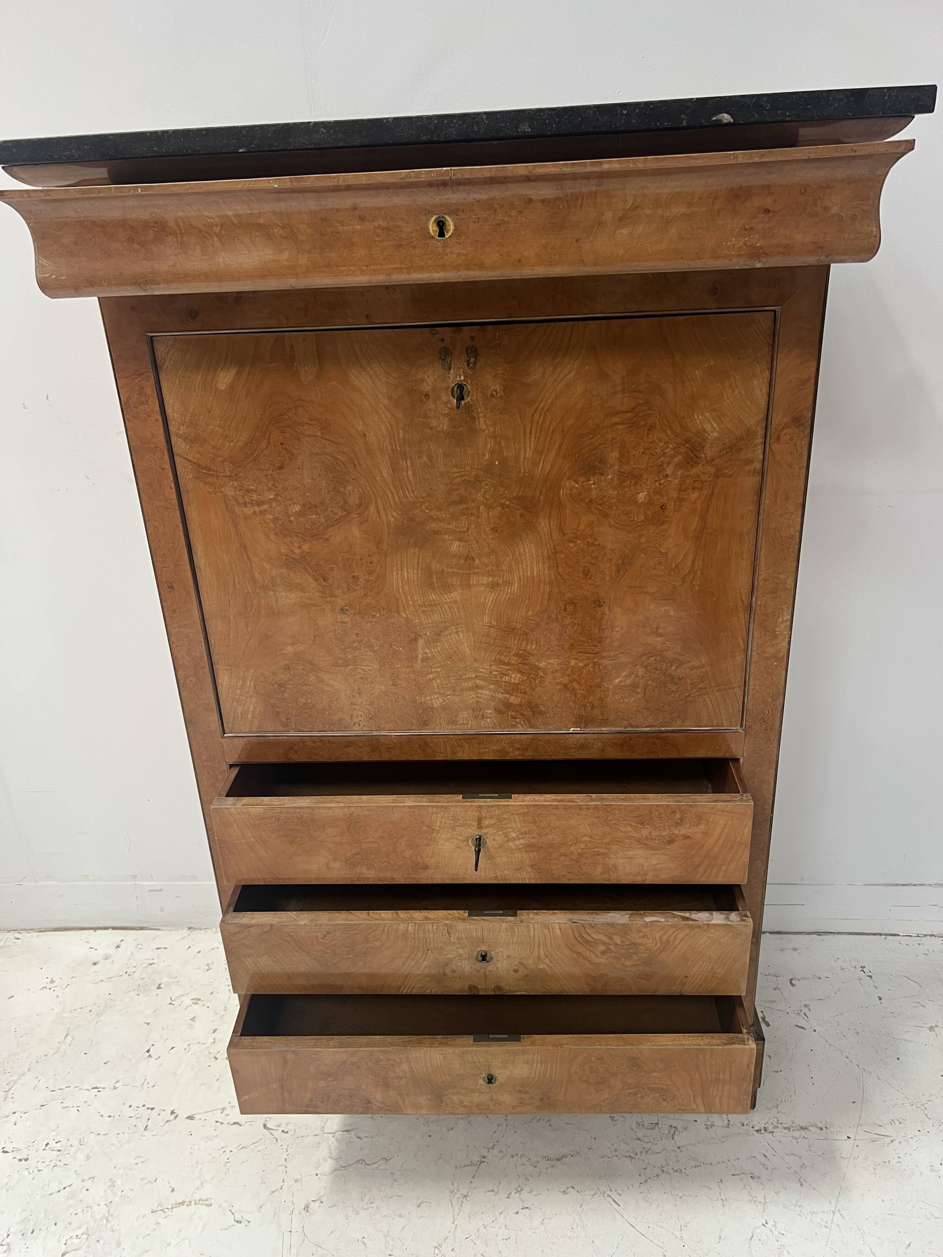 Louis Philippe secretary in light walnut briar, 19th century.