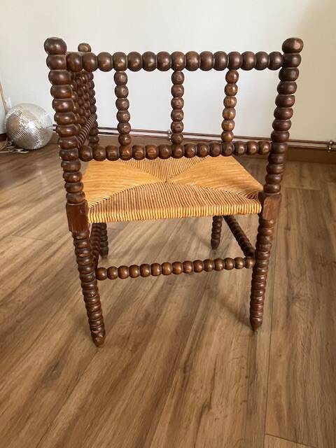 Turned wood corner chair