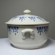 Bouillon/cocotte ancienne en terre de fer émaillée à décor bleu St Uze