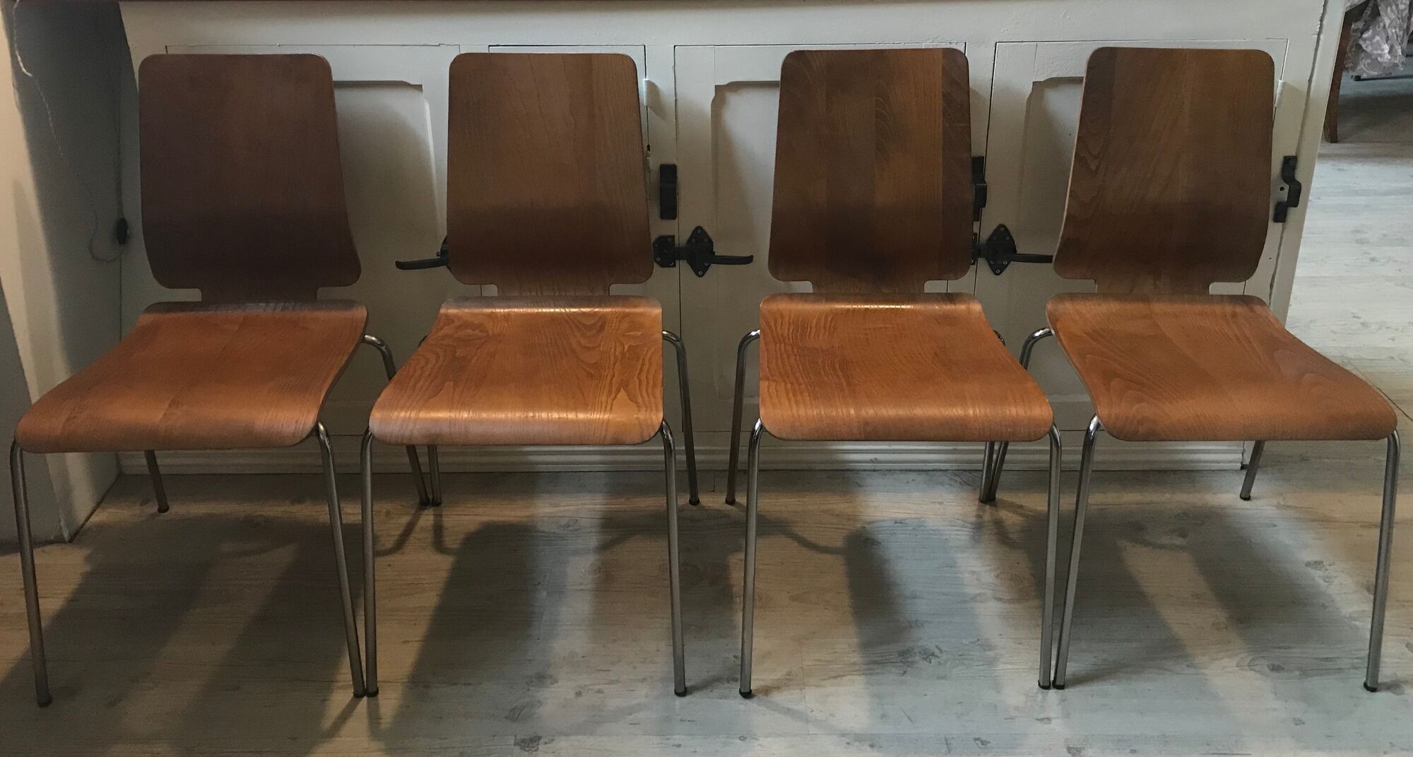 Lot of 4 vintage chairs thermomoulated