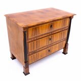 Commode ancienne, Europe du Nord, vers 1850. Après rénovation.