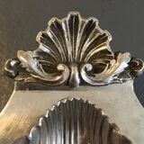 Cup door wears silver metal shell soap