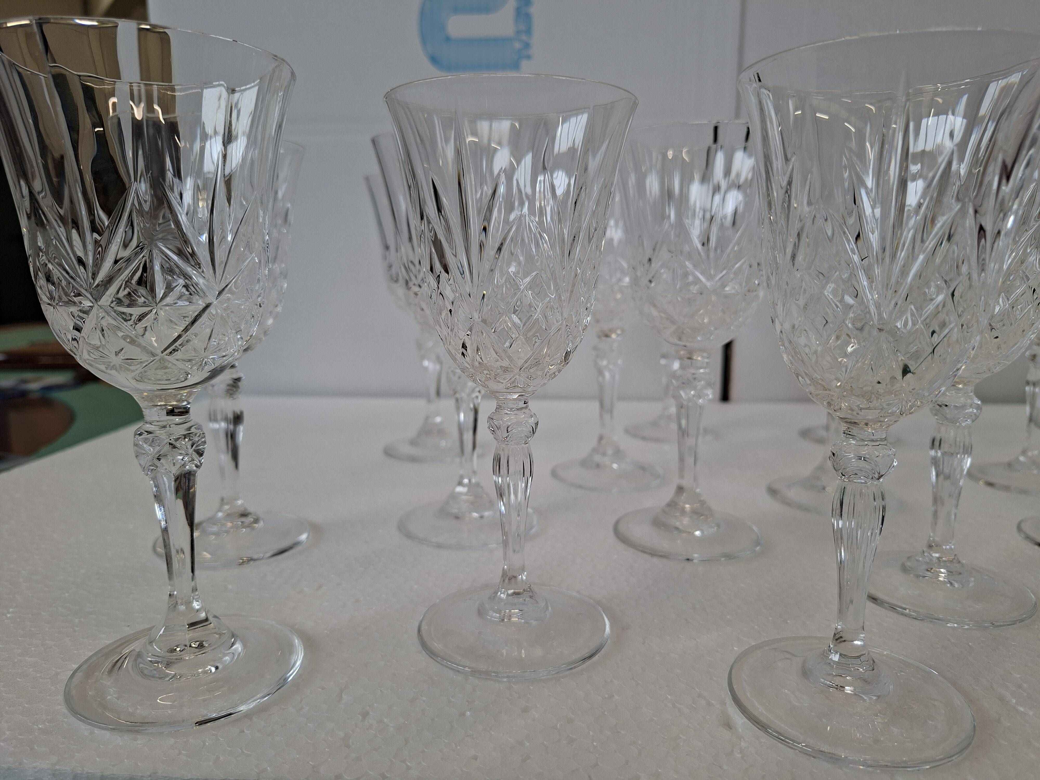 Ensemble de 20 verres en cristal taillé à la main (1985)