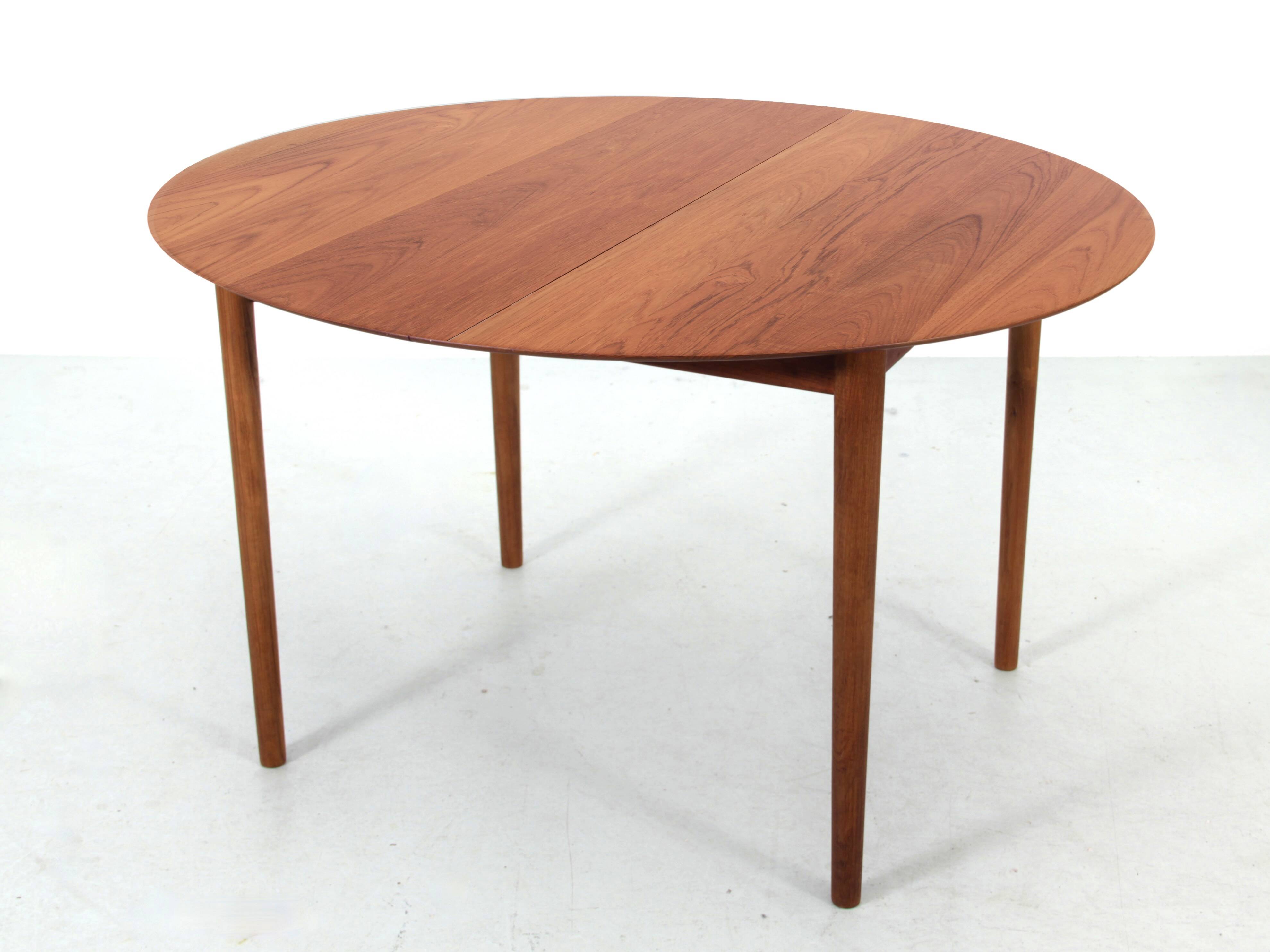 Scandinavian dining table in solid teak model 311