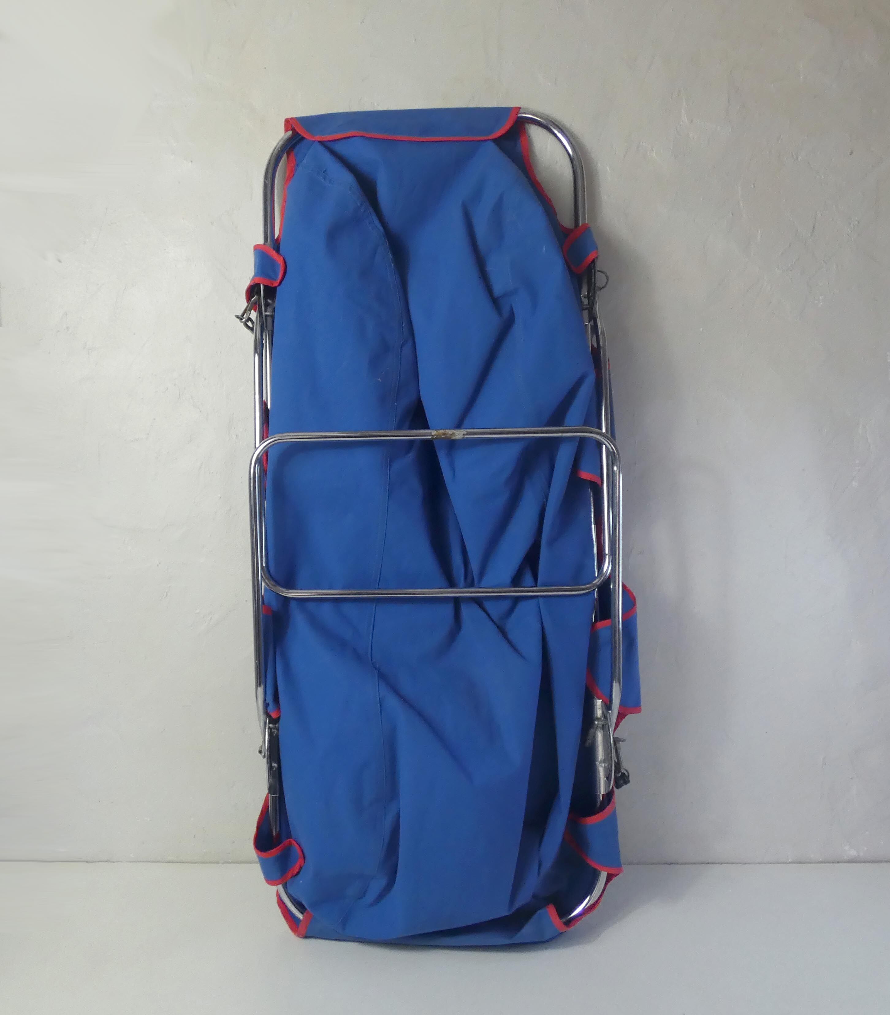 Folding travel cuffin